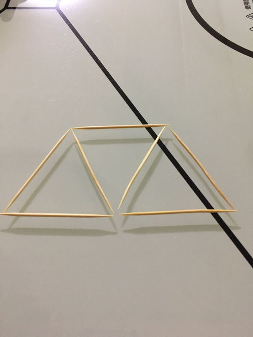 巧移牙簽 兩根變三角形的智慧游戲